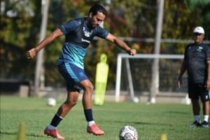 Ezra Dipastikan Absen Bela Persib Hadapi Persebaya￼