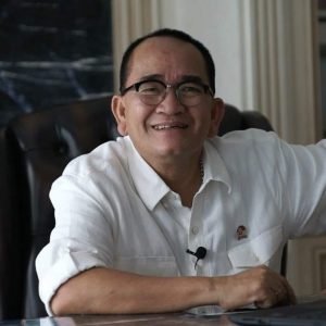 Klarifikasi Ruhut Terkait Unggahan Foto Gubernur DKI Jakarta Anies Baswedan Berpakaian adat Papua