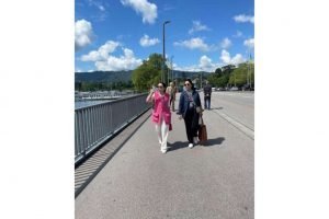 Dampingi Suami ke Swiss, Para Istri Menteri Pamer Jalan-Jalan