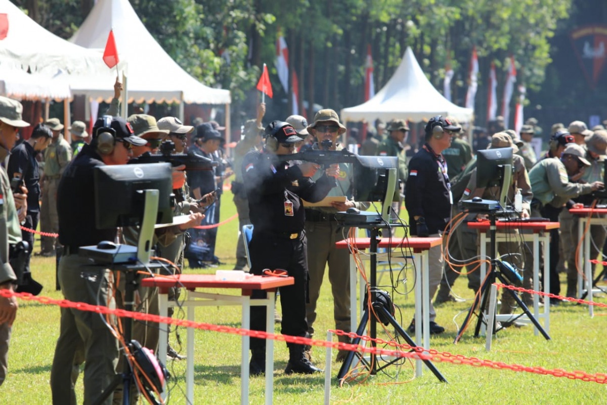 Pati Polri Dan Wartawan Ramaikan Lomba Menembak Piala Kapolri - Djabar Pos