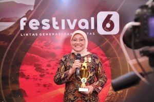 Menaker Raih Anugerah Perempuan Hebat Indonesia 2023