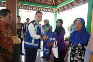PT Jasamarga Ngawi Kertosono Kediri Salurkan 1.200 Paket Sembako untuk Warga di 14 Kelurahan Sekitar Jalan Tol Ngawi-Kertosono