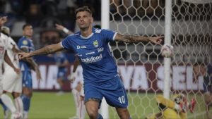Persib Bandung Taklukkan Malut United 2-0 di Liga 1 2024/2025