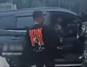 Viral! Debt Collector Hadang Anggota TNI, Tuduh Pakai Mobil Bodong