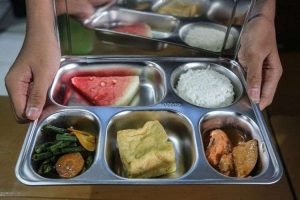 Tangis dan Doa Mengiringi 150 Siswa Garut yang Diduga Keracunan, 14 Masih Dirawat Intensif